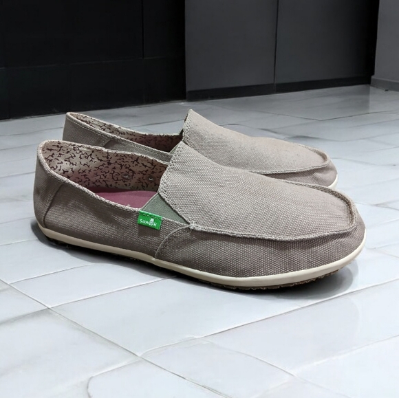 Shoes - New Sanuks Beige Boat Slip On Shoes Womans size 10